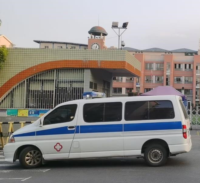 融水救护车出租护送骨折病人一公里多少钱